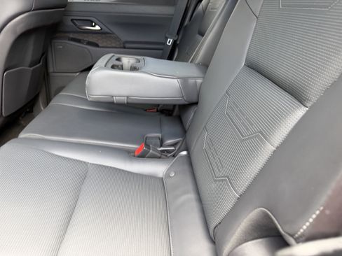 Used 2025 Lexus GX 550 w/ Accessory Package (Z1) AWD/4WD image 17