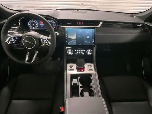 New 2026 Jaguar F-PACE R-Dynamic S image 6