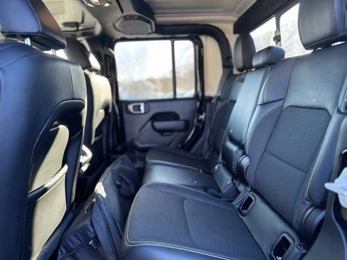 Used 2023 Jeep Gladiator Sport S image 18
