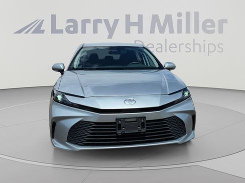 Used 2025 Toyota Camry LE FWD image 8