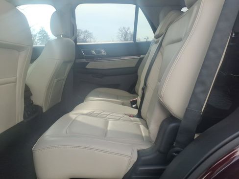 Used 2018 Ford Explorer Platinum image 9
