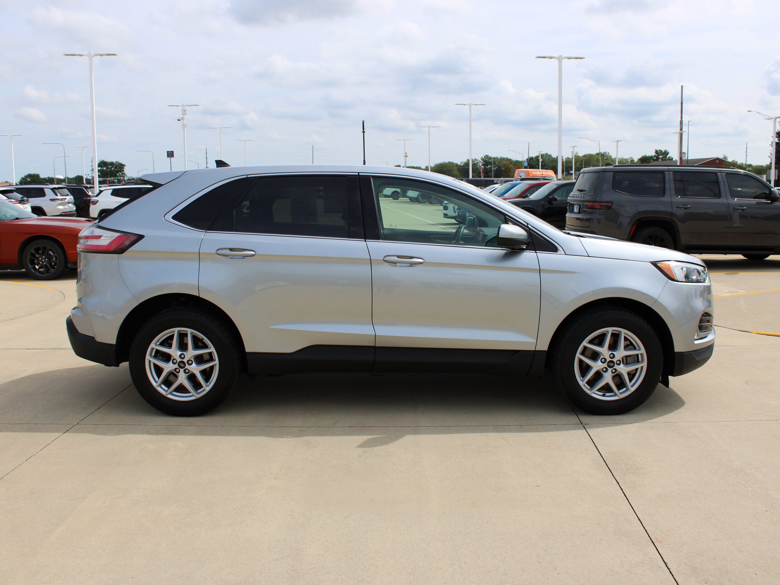 Used 2024 Ford Edge SEL w/ Convenience Package AWD/4WD image 8