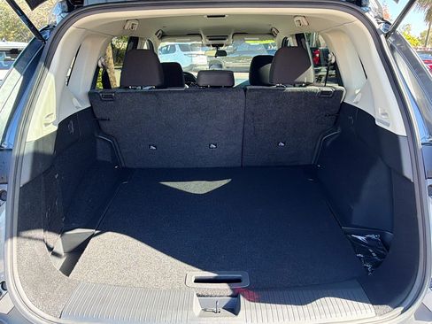 Used 2022 Nissan Rogue SV image 12