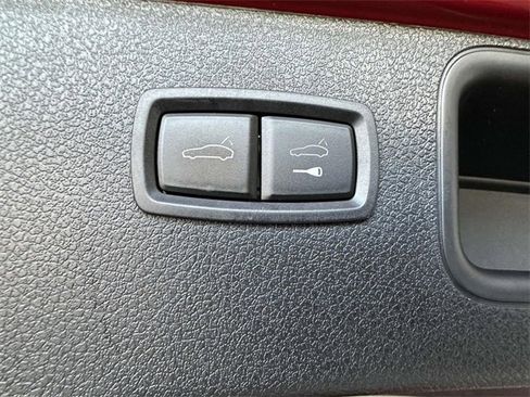 Used 2024 Porsche Macan image 18