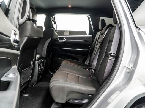 Used 2021 Jeep Grand Cherokee Laredo image 18