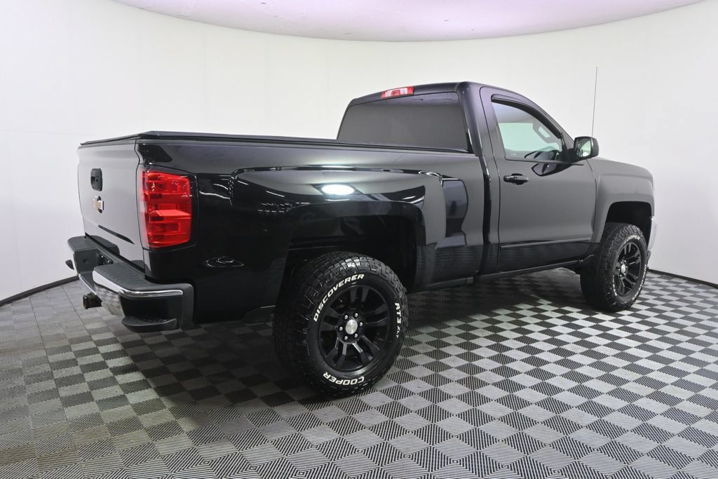 Used 2017 Chevrolet Silverado 1500 LT w/ LT Convenience Package AWD/4WD image 7