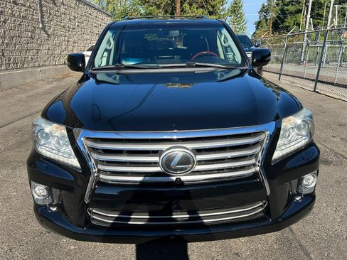 Used 2014 Lexus LX 570 4WD image 2