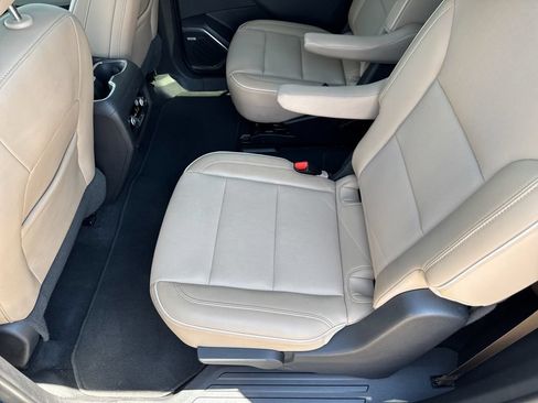 Used 2025 Buick Enclave Preferred FWD image 25