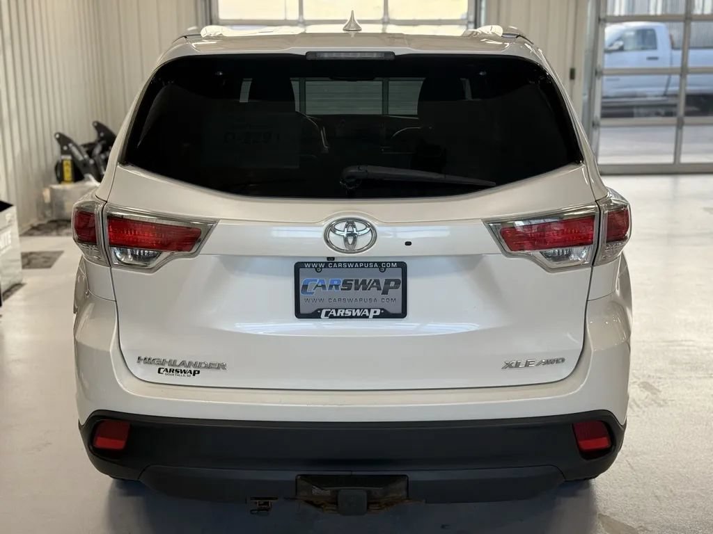 Used 2015 Toyota Highlander XLE AWD/4WD image 4