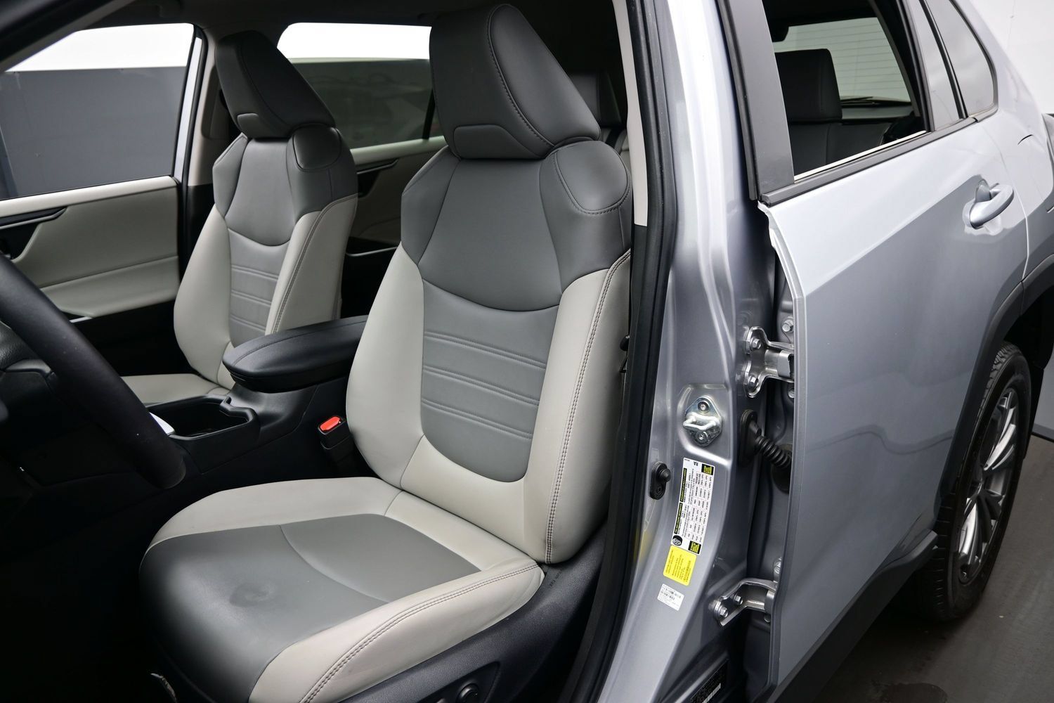 Used 2024 Toyota RAV4 XLE Premium w/ Weather Package AWD/4WD image 12