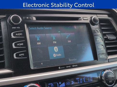 Used 2019 Toyota Highlander SE w/ Carpet Mat Package (TMS) AWD/4WD image 17