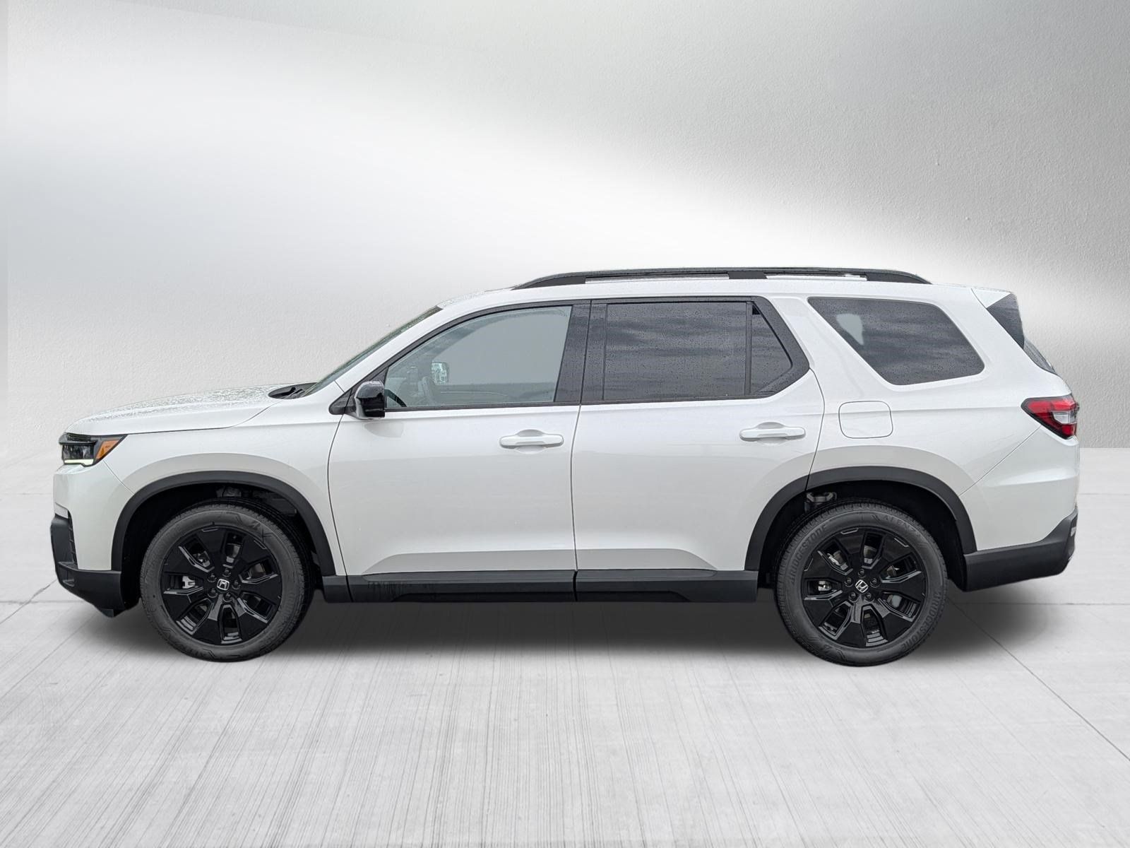 Certified 2026 Honda Pilot Black Edition image 4
