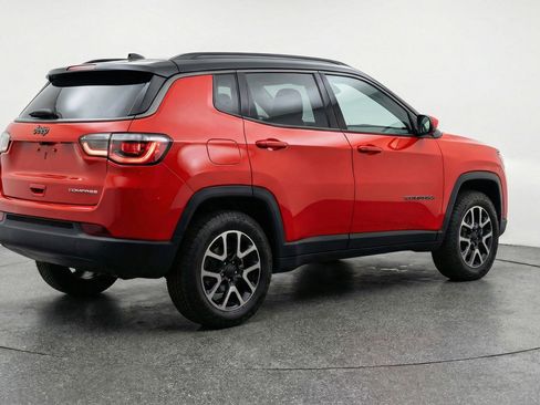 Used 2025 Jeep Compass Trailhawk AWD/4WD image 9