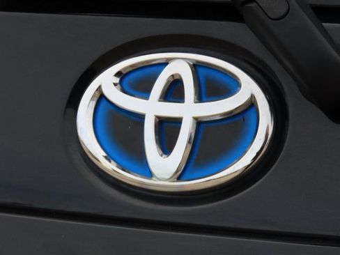 Used 2018 Toyota Prius C Three image 16