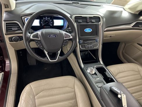 Used 2017 Ford Fusion SE w/ Fusion SE Technology Package image 11