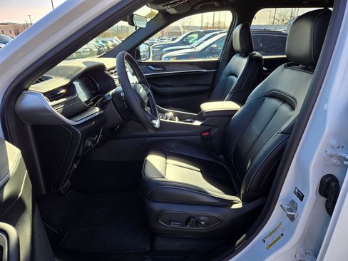 New 2025 Jeep Grand Cherokee Limited image 14