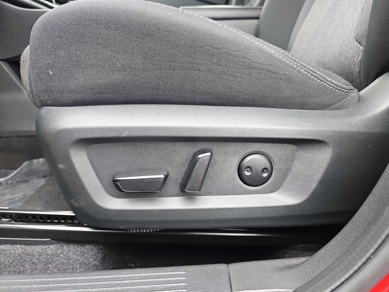 Used 2026 Nissan Rogue SV FWD image 25