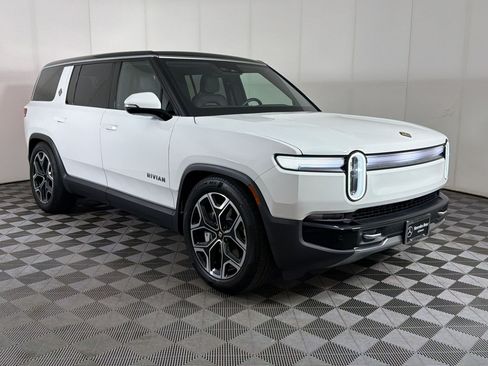 Used 2025 Rivian R1S Adventure AWD/4WD image 7