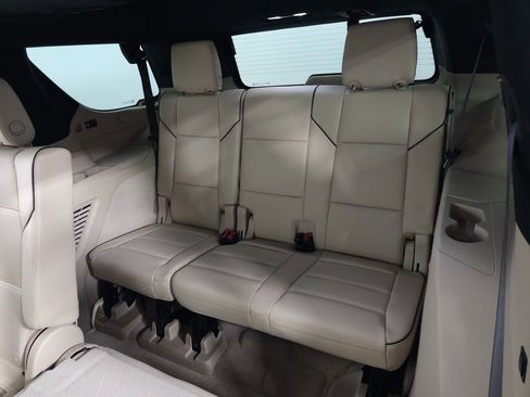 Used 2022 Cadillac Escalade Premium Luxury image 39