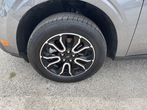 Used 2022 Ford Maverick Lariat image 9