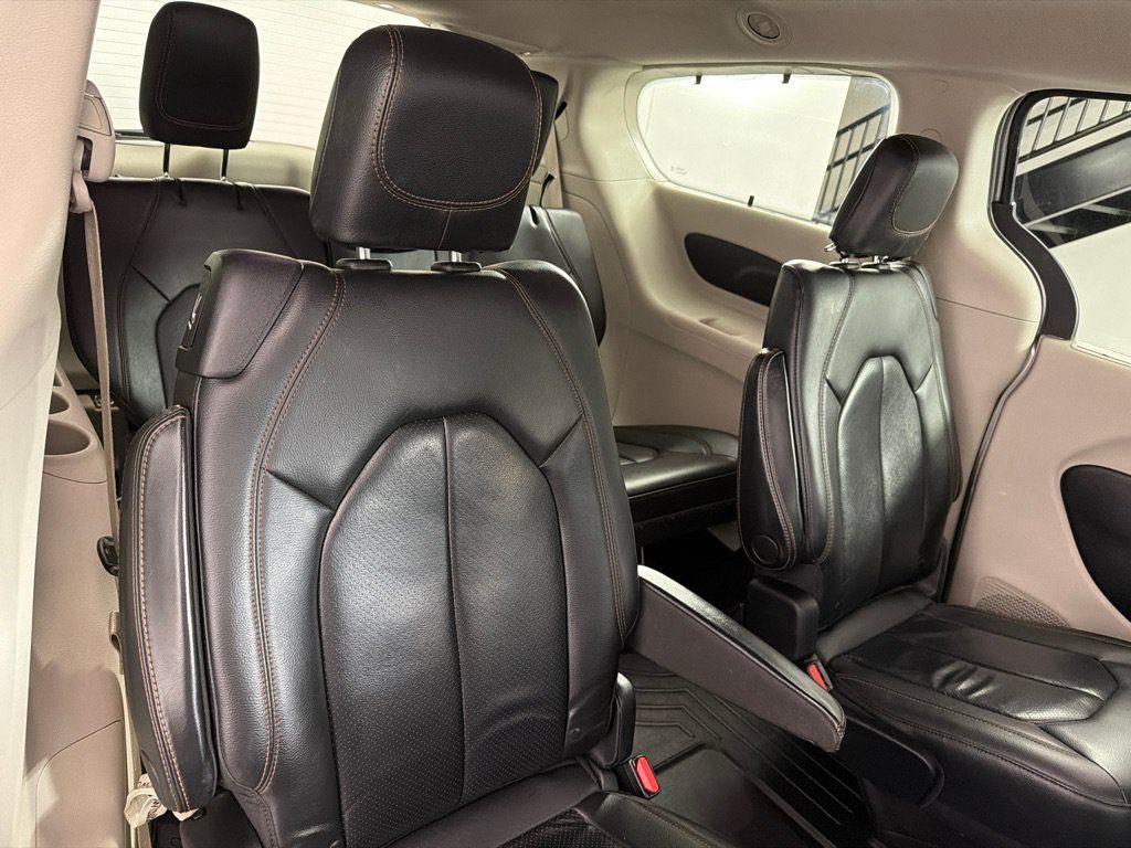 Used 2020 Chrysler Pacifica Touring-L FWD image 22