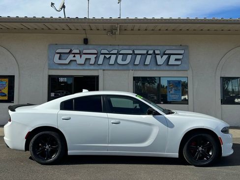 Used 2023 Dodge Charger SXT image 3