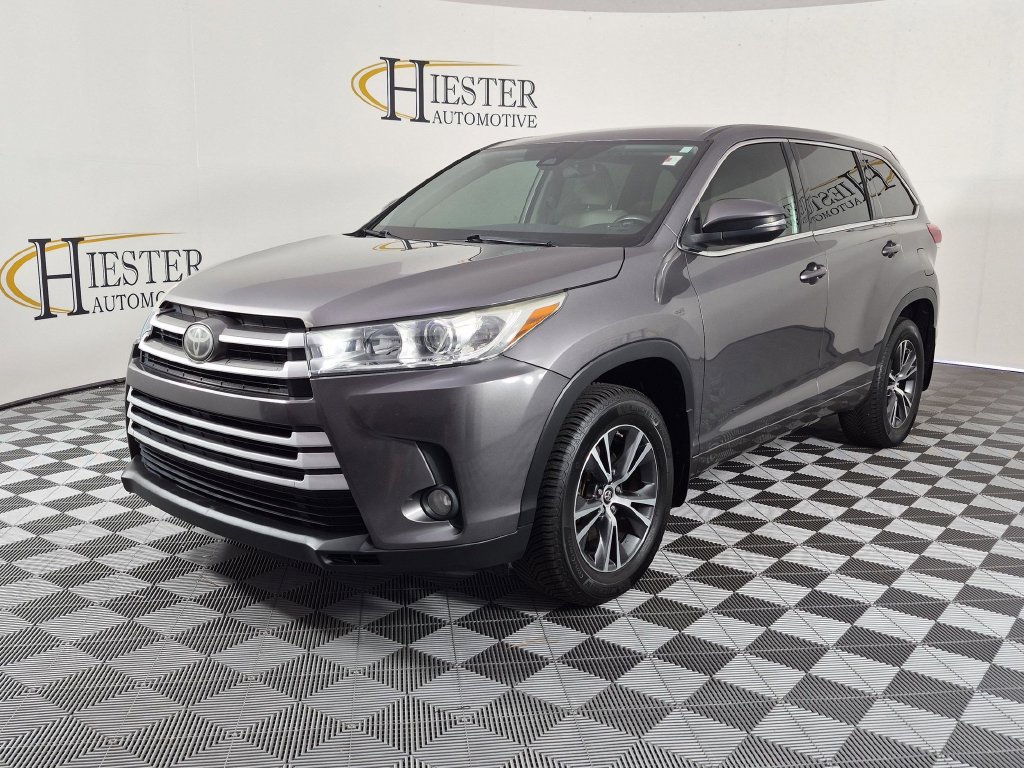 Used 2018 Toyota Highlander Plus AWD/4WD image 9
