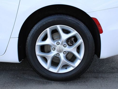 Used 2017 Chrysler Pacifica Touring Plus w/ Tire & Wheel Group image 39