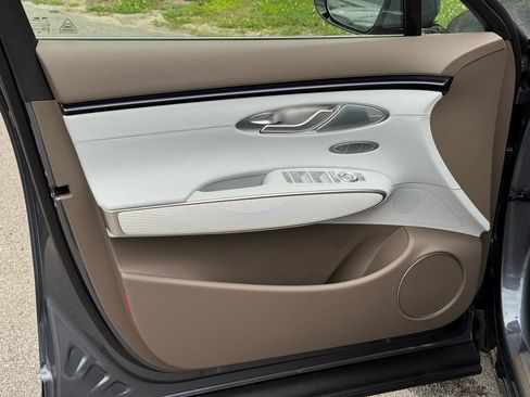 Used 2026 Genesis GV70 2.5T Advanced image 25