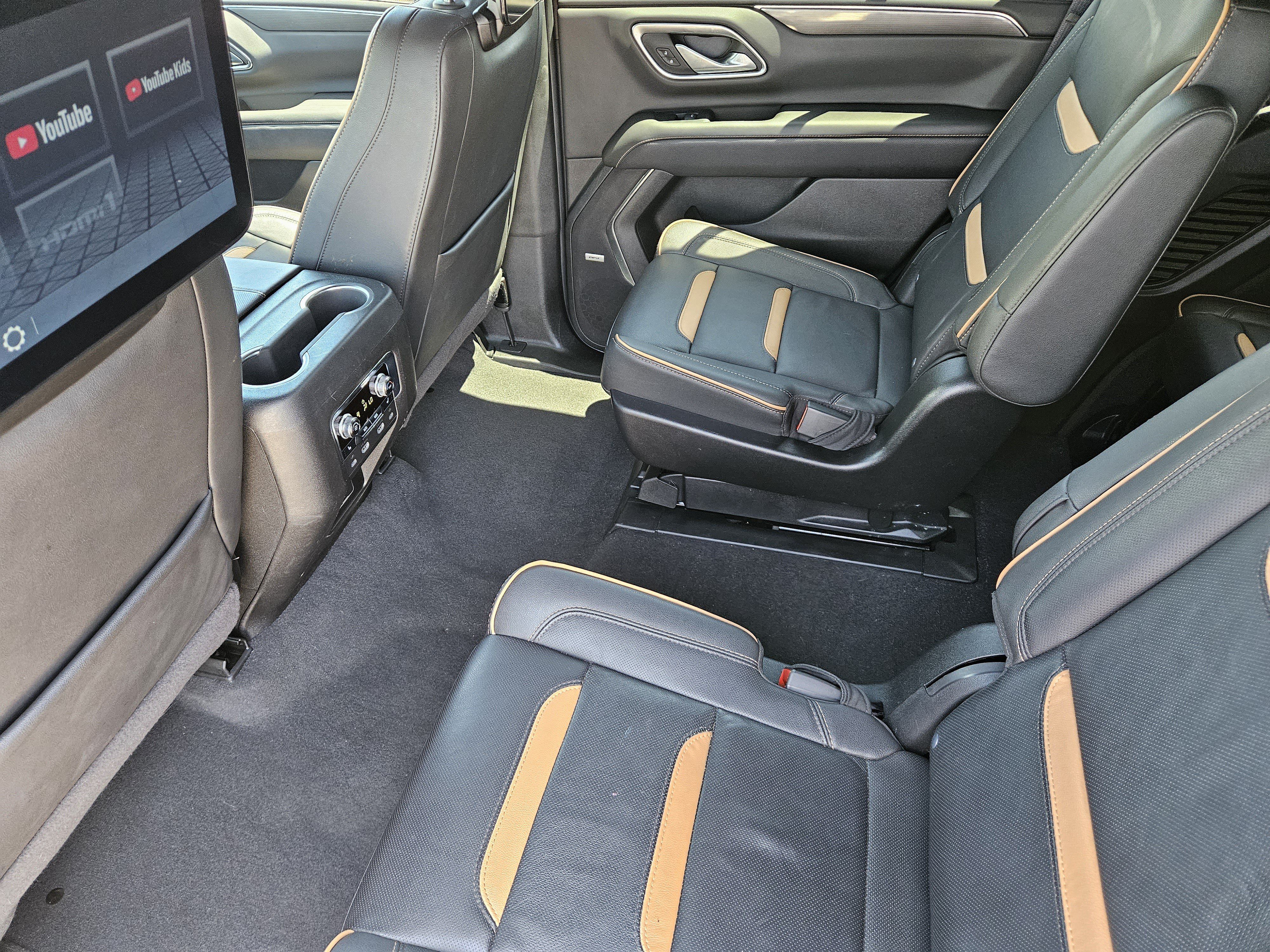Used 2024 GMC Yukon AT4 w/ Technology Package AWD/4WD image 29