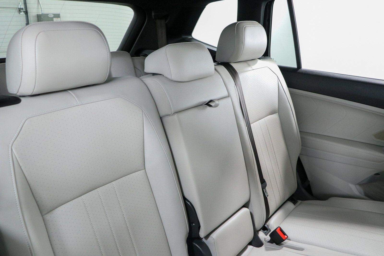 Used 2023 Volkswagen Tiguan SE R-Line FWD image 29