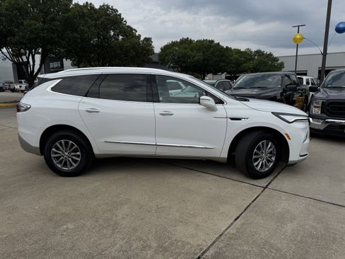 Used 2024 Buick Enclave Premium image 4