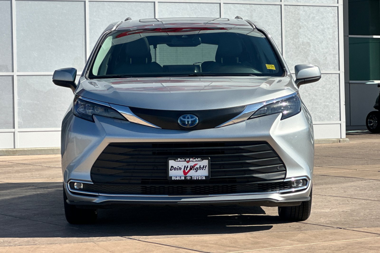Certified 2024 Toyota Sienna XLE FWD image 11