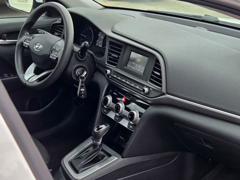 Used 2019 Hyundai Elantra SE w/ Cargo Package image 13