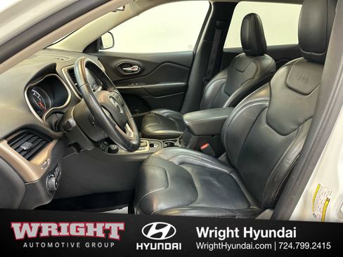 Used 2017 Jeep Cherokee Limited image 11