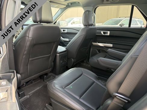 Used 2023 Ford Explorer XLT w/ Equipment Group 202A image 9