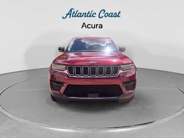 Used 2023 Jeep Grand Cherokee Laredo RWD image 3