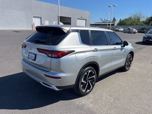 Used 2023 Mitsubishi Outlander SE image 5