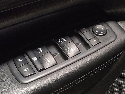 Used 2019 Jeep Grand Cherokee Altitude image 27