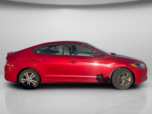 Used 2017 Hyundai Elantra SE FWD image 3