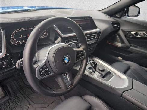Used 2022 BMW Z4 M40i w/ Premium Package image 9