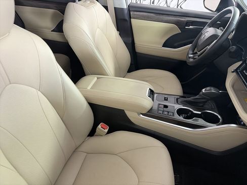 Used 2023 Toyota Highlander Limited FWD image 24