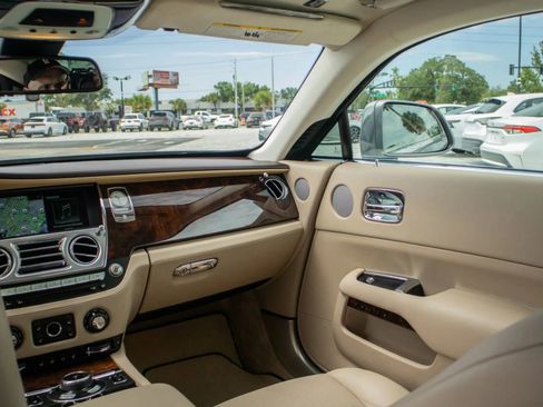 Used 2019 Rolls-Royce Wraith RWD image 37