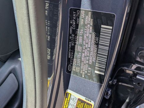 Certified 2025 Hyundai Venue Limited FWD image 31