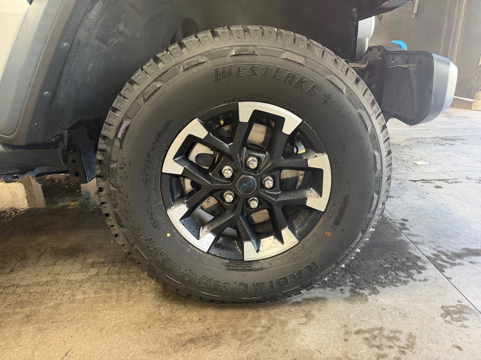 Used 2024 Jeep Wrangler Unlimited Rubicon 4xe AWD/4WD image 26