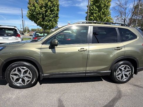 Used 2024 Subaru Forester Premium AWD/4WD image 7