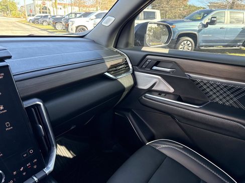 Used 2025 GMC Acadia Denali w/ Super Cruise Package image 23