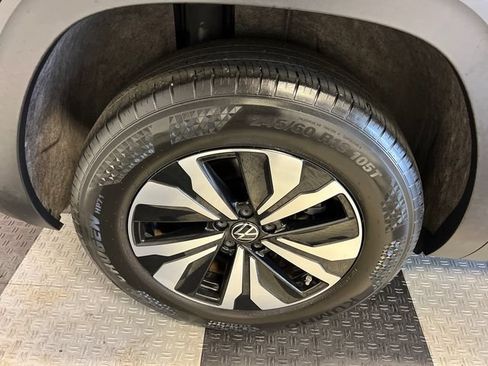 Certified 2024 Volkswagen Atlas Cross Sport SE FWD image 14