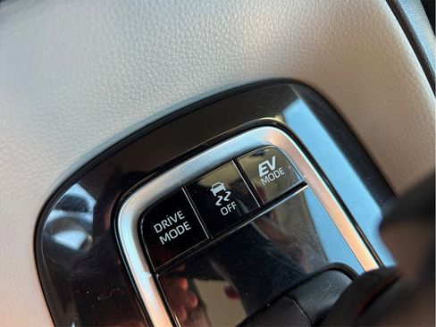 Used 2020 Toyota Corolla LE image 28