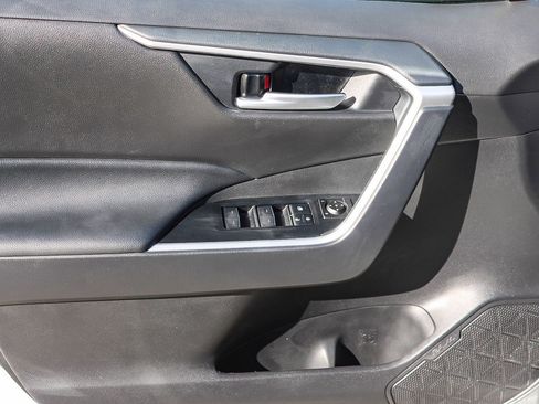 Used 2025 Toyota RAV4 XLE image 21